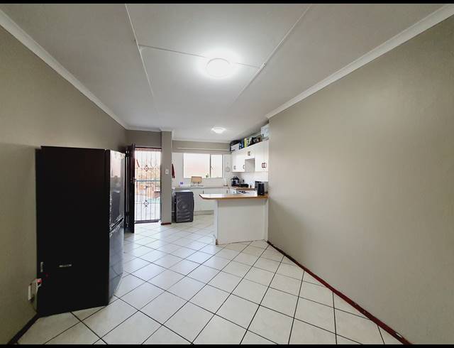 1 BEDROOM APARTMENT TO LET IN HALFWAY GARDENS